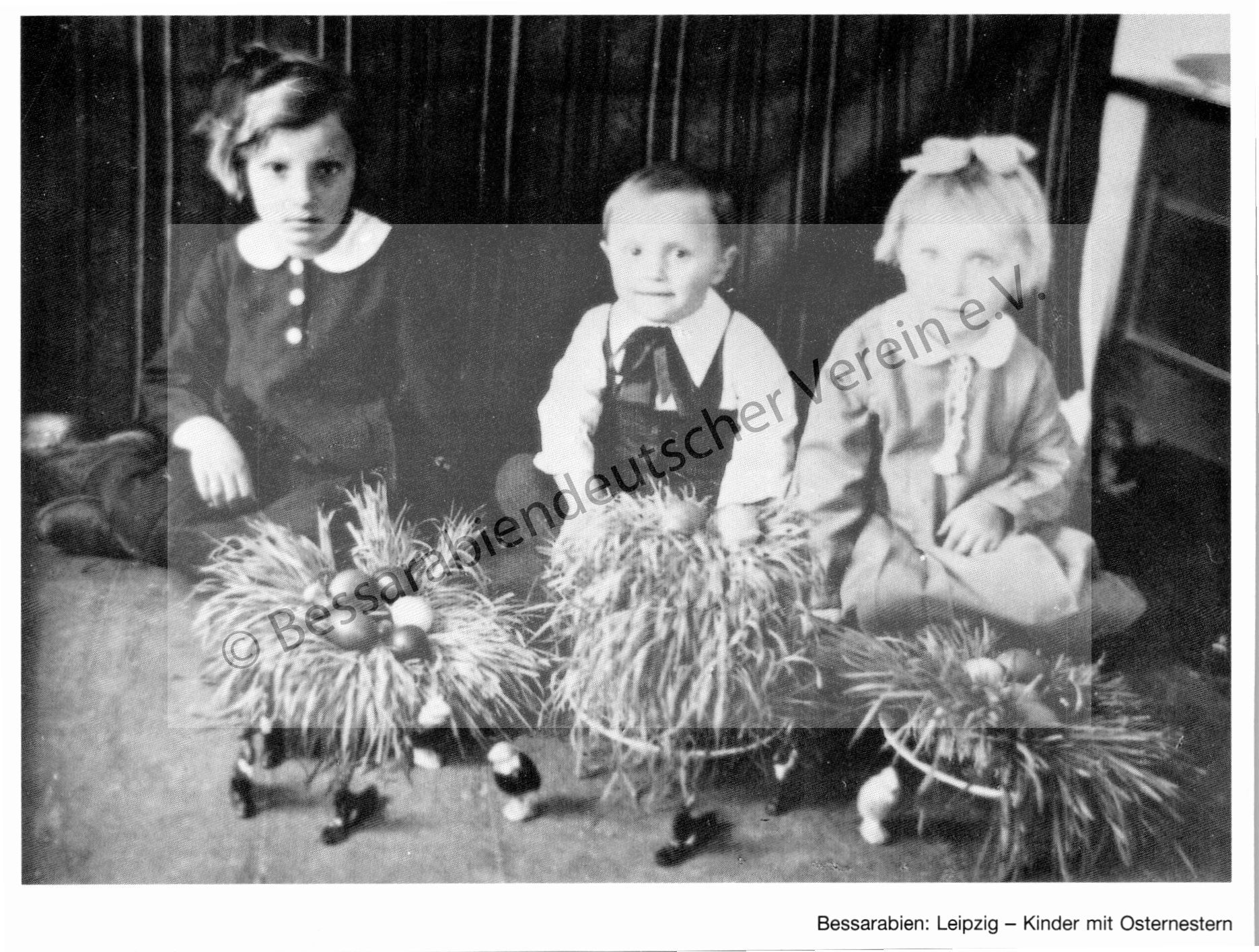 Postkarte - Leipzig, Kinder mit Osternestern