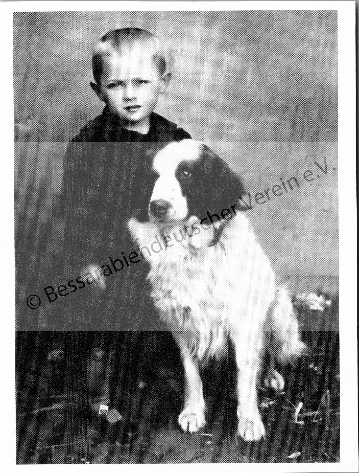 Postkarte - Junge mit seinem treuen Freund, dem Hofhund