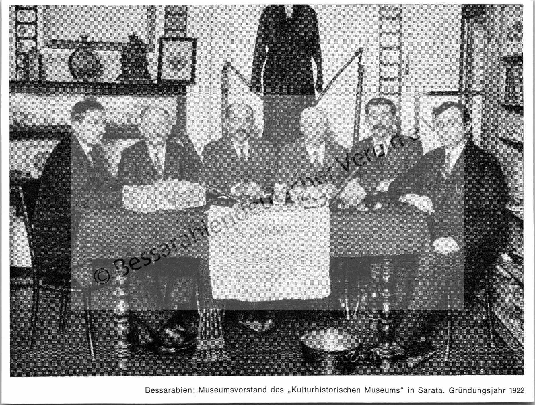 Postkarte - Museumsvorstand des "Kulturhistorischen Museums" in Sarata, Gründungsjahr 1922