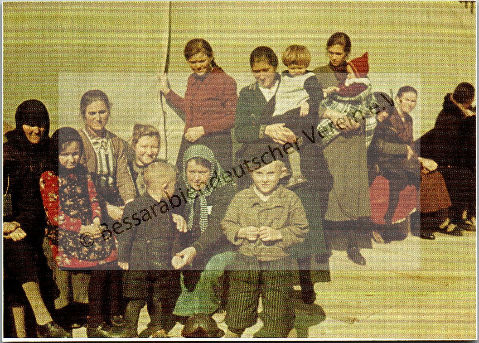 Postkarte - Vor einem Umsiedlungszelt in Belgrad/Semlin 1940