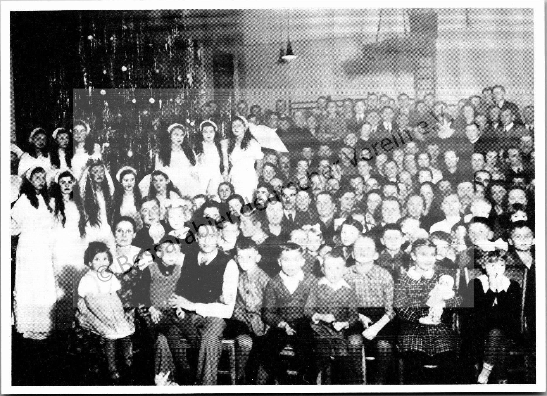 Postkarte - Weihnachtsfeier in einem Umsiedlungslager 1940