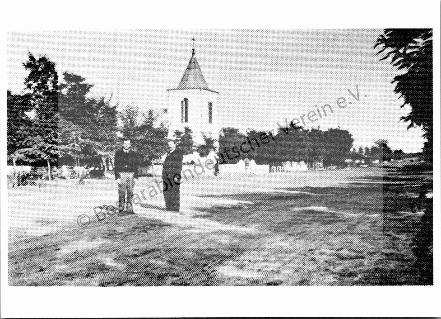 Postkarte - Dorfstraße mit Kirche von Katzbach