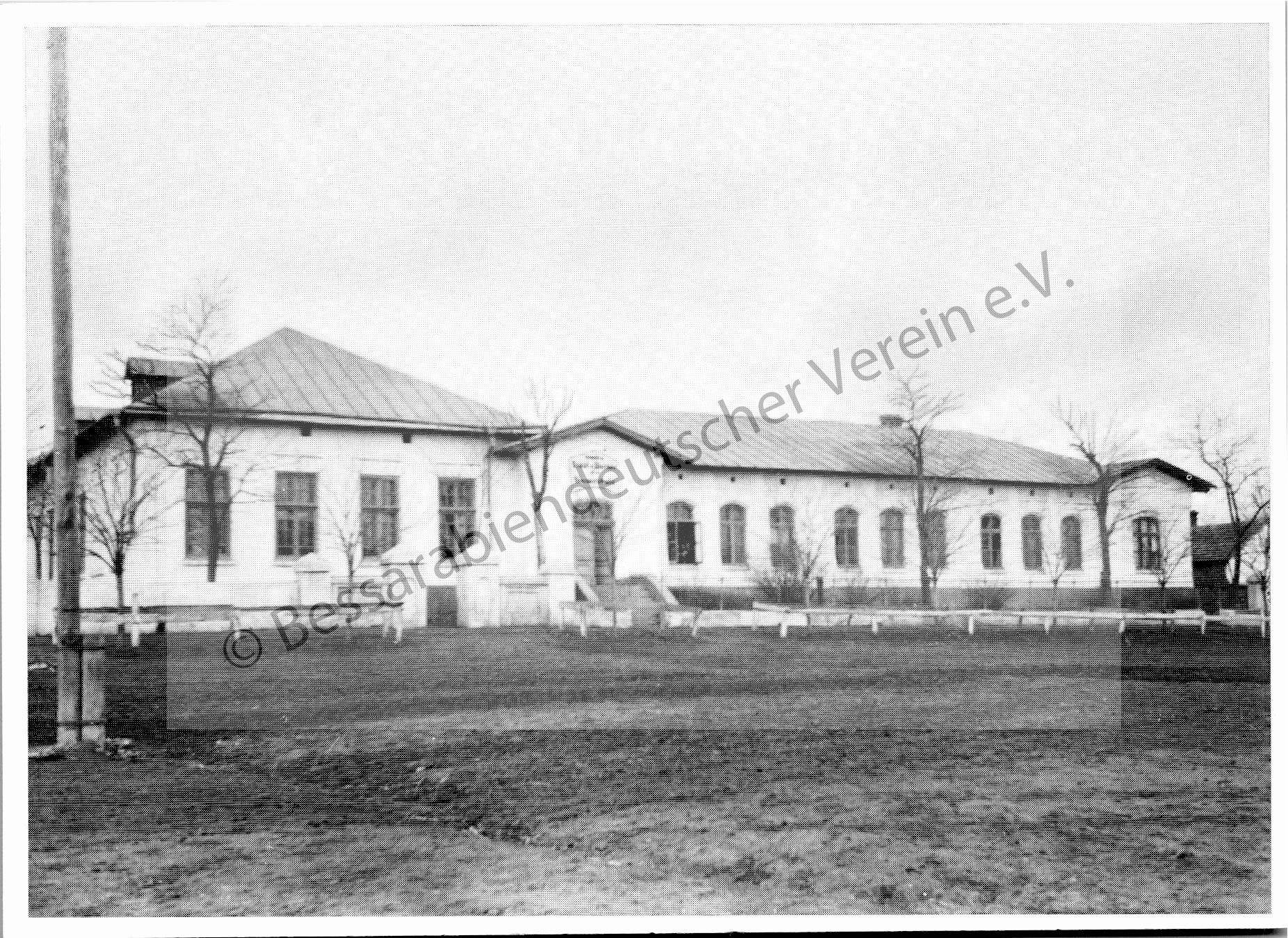 Postkarte - Die alte Wernerschule in Sarata mit Anbau