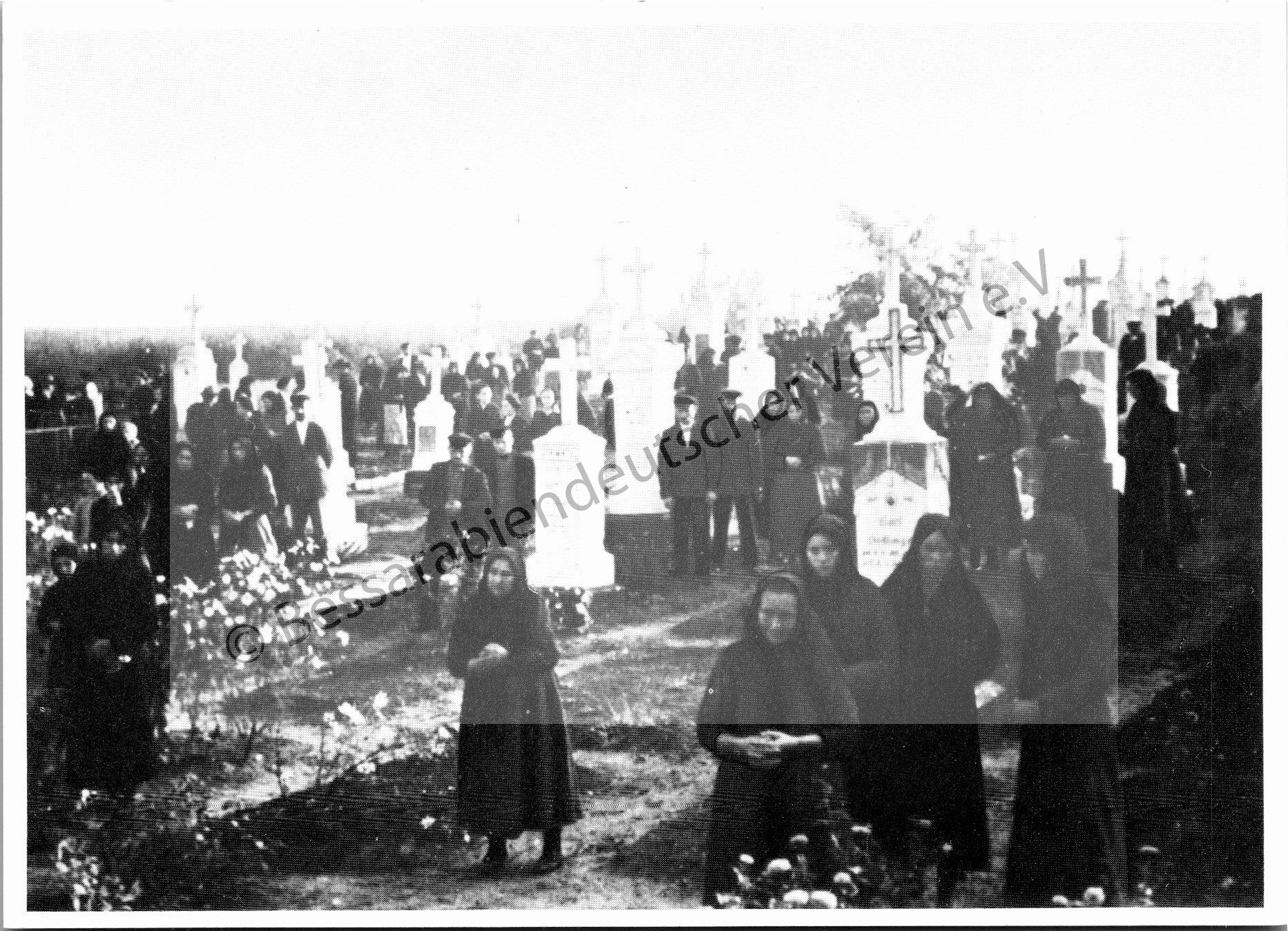 Postkarte - Abschied auf dem Friedhof in Hoffnungstal 1940
