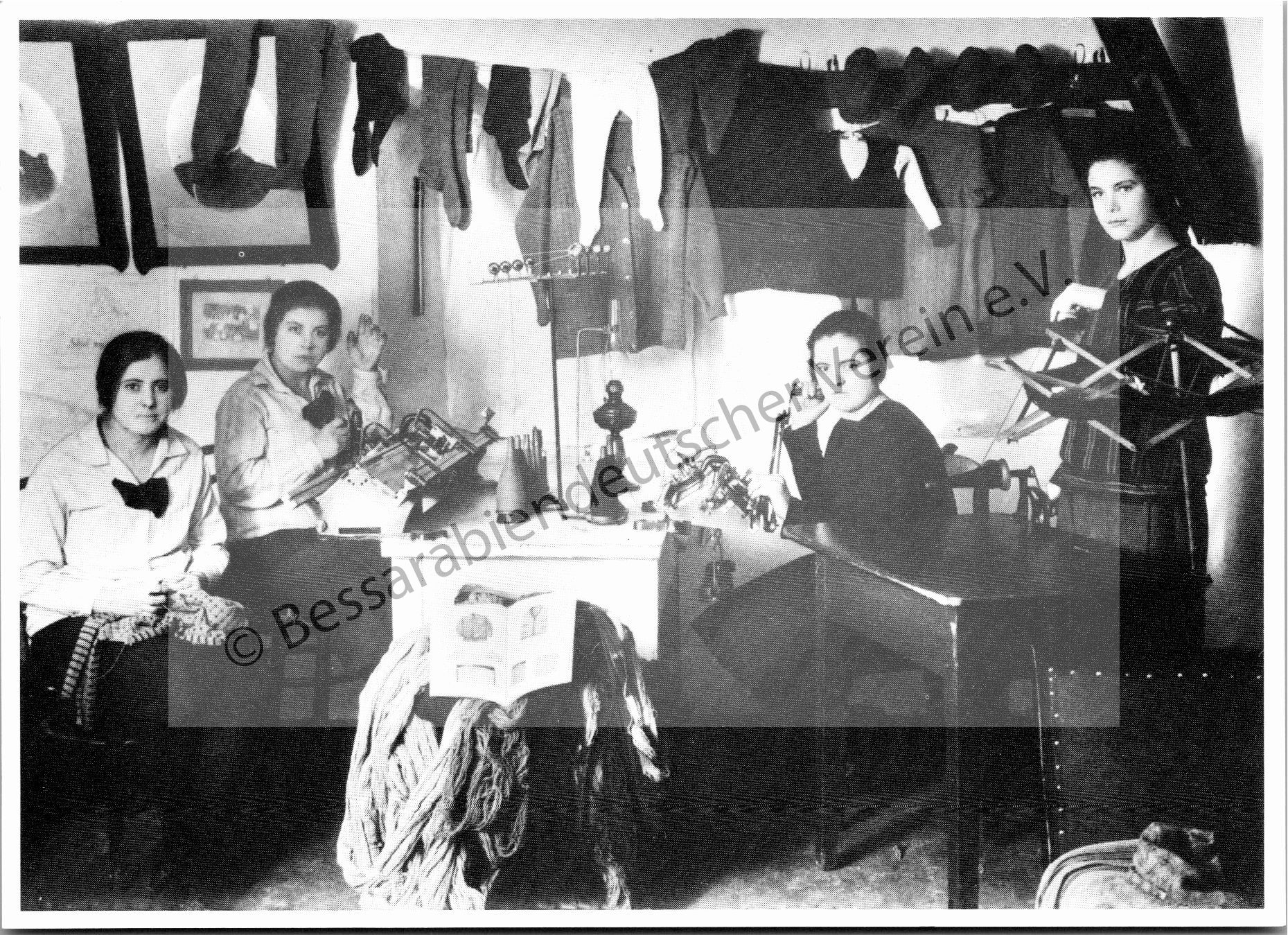 Postkarte - Eine bessarabische Strickstube
