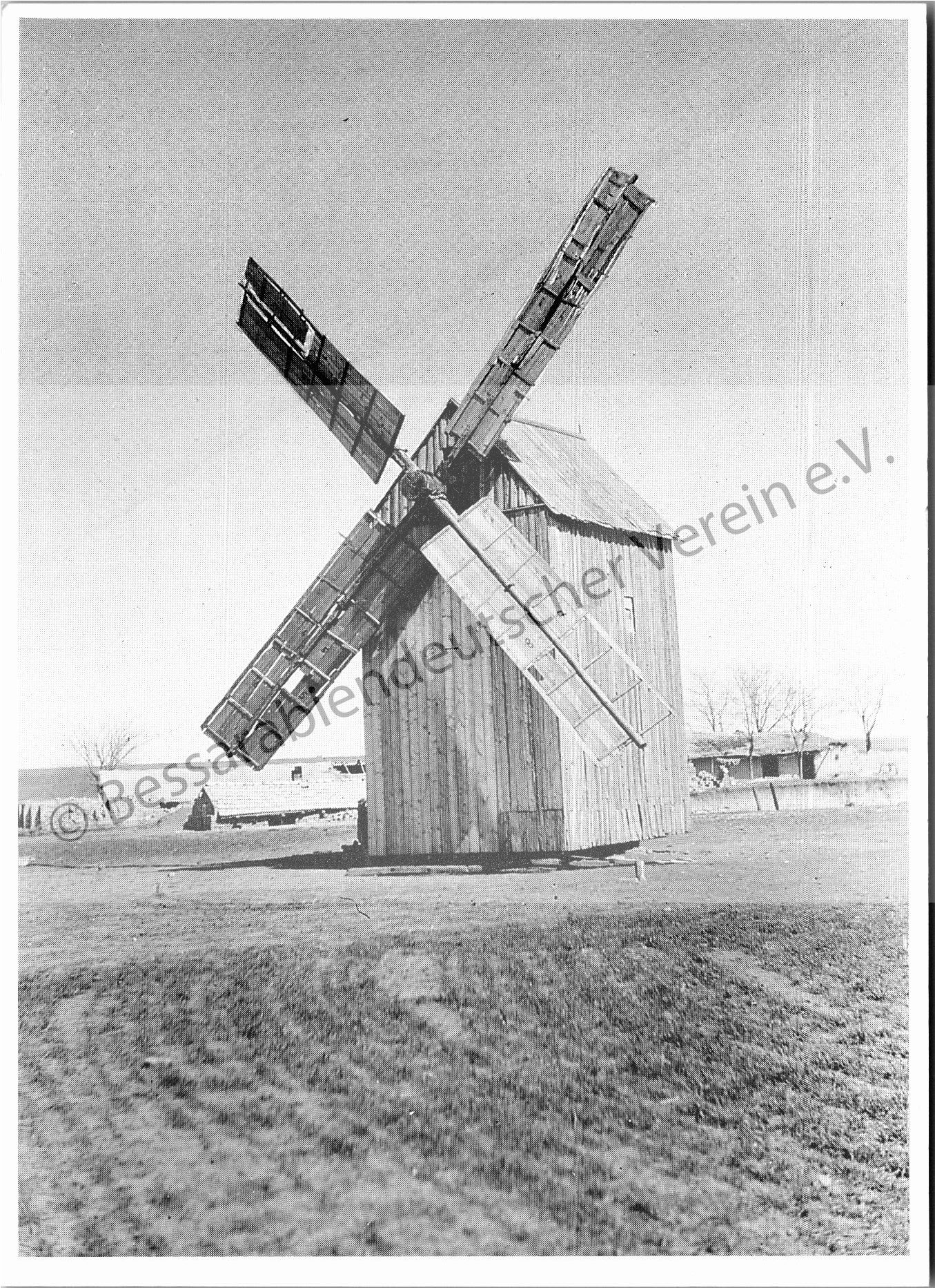 Postkarte - Basyrjamka, Windmühle auf dem Gutshof eines deutschen Bauern