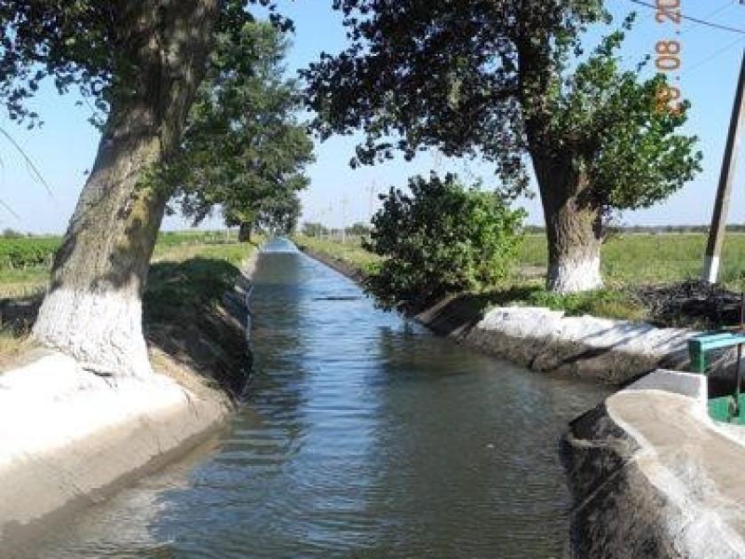 Kanal mit Donauwasser zur Bewässerung 