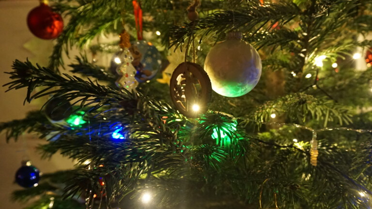 Wir wünschen Ihenen und Ihren Lieben eine frohe und besinnliche Weihnachtszeit