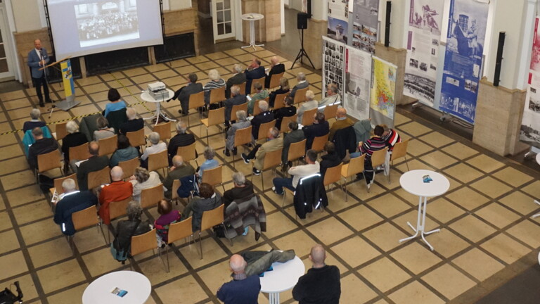 Ca. 70 Gäste bei der Ausstellung-Eröffnung