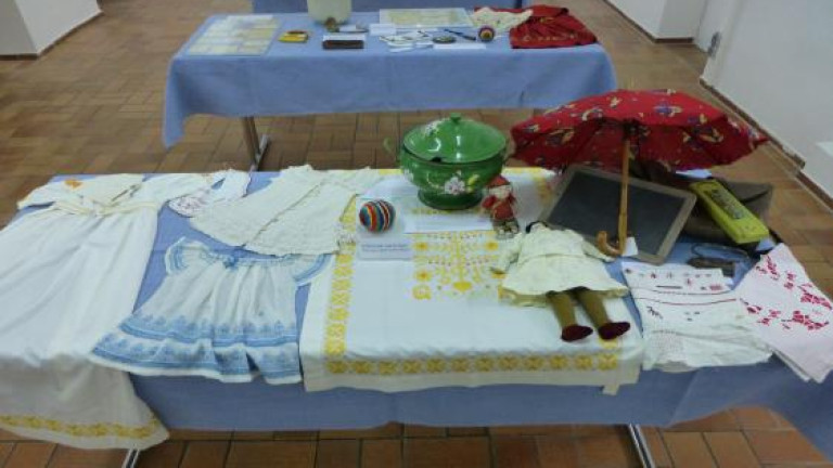 Ausstellungsgegenst&auml;nde zu Kleinkind und Schule