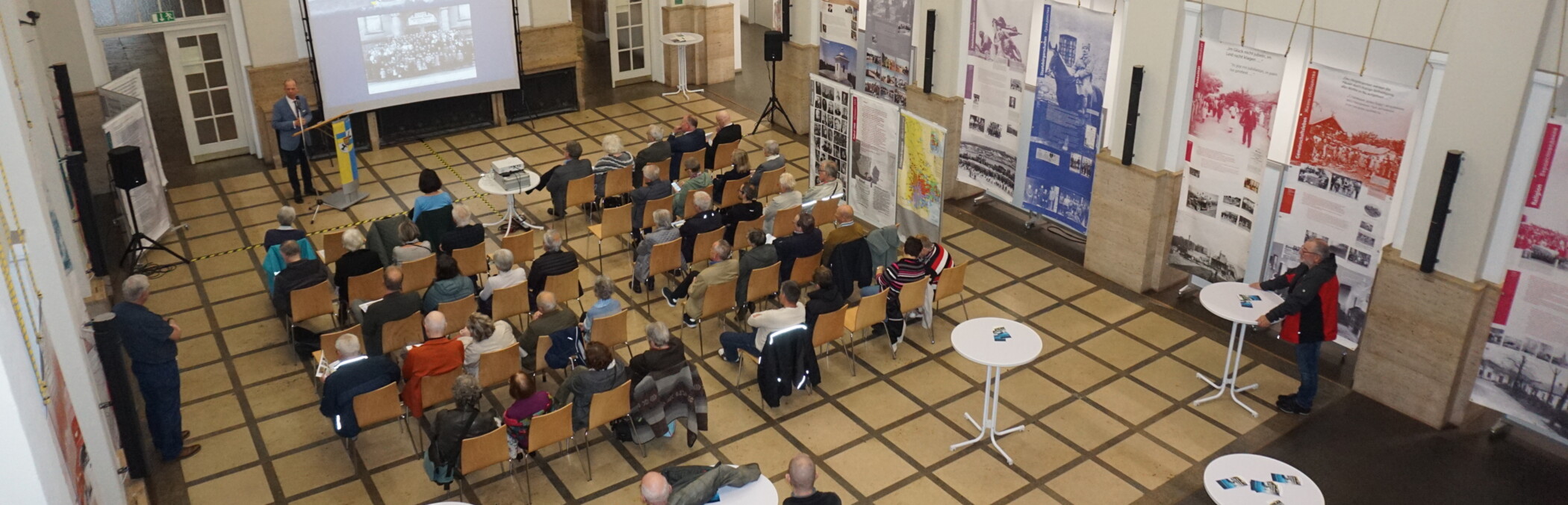 Ca. 70 Gäste bei der Ausstellung-Eröffnung