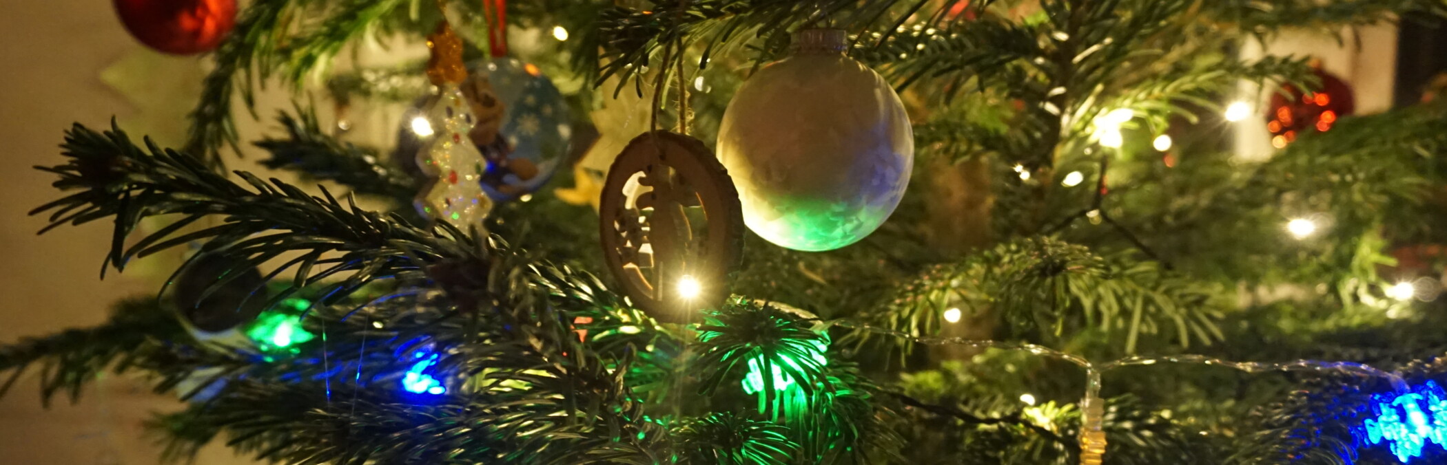 Wir wünschen Ihenen und Ihren Lieben eine frohe und besinnliche Weihnachtszeit