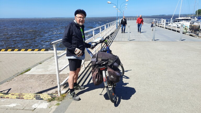 Lothar Schwandt auf den Spuren seiner Familie, hier endlich an der Ostsee angelangt, auch der Fluchtweg f&uuml;hrte &uuml;ber Wollin und Usedom nach Westen