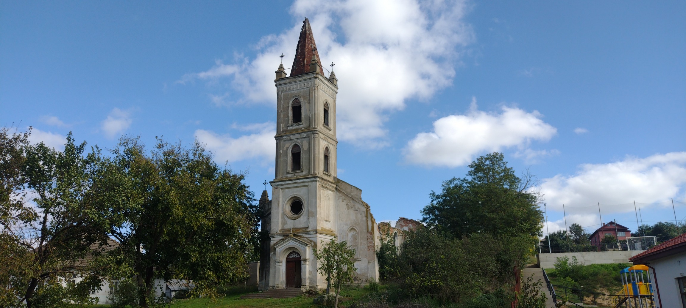 Die katholische Kirche St. Georg in Malkotsch/Malcoci im heutigen Zustand (2024)