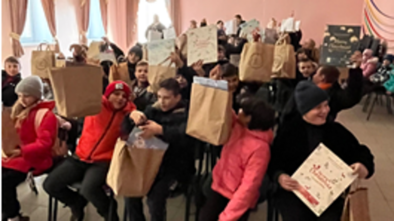 Besonders am  Herzen lagen  ihnen die  Geschenke für  die Kinder