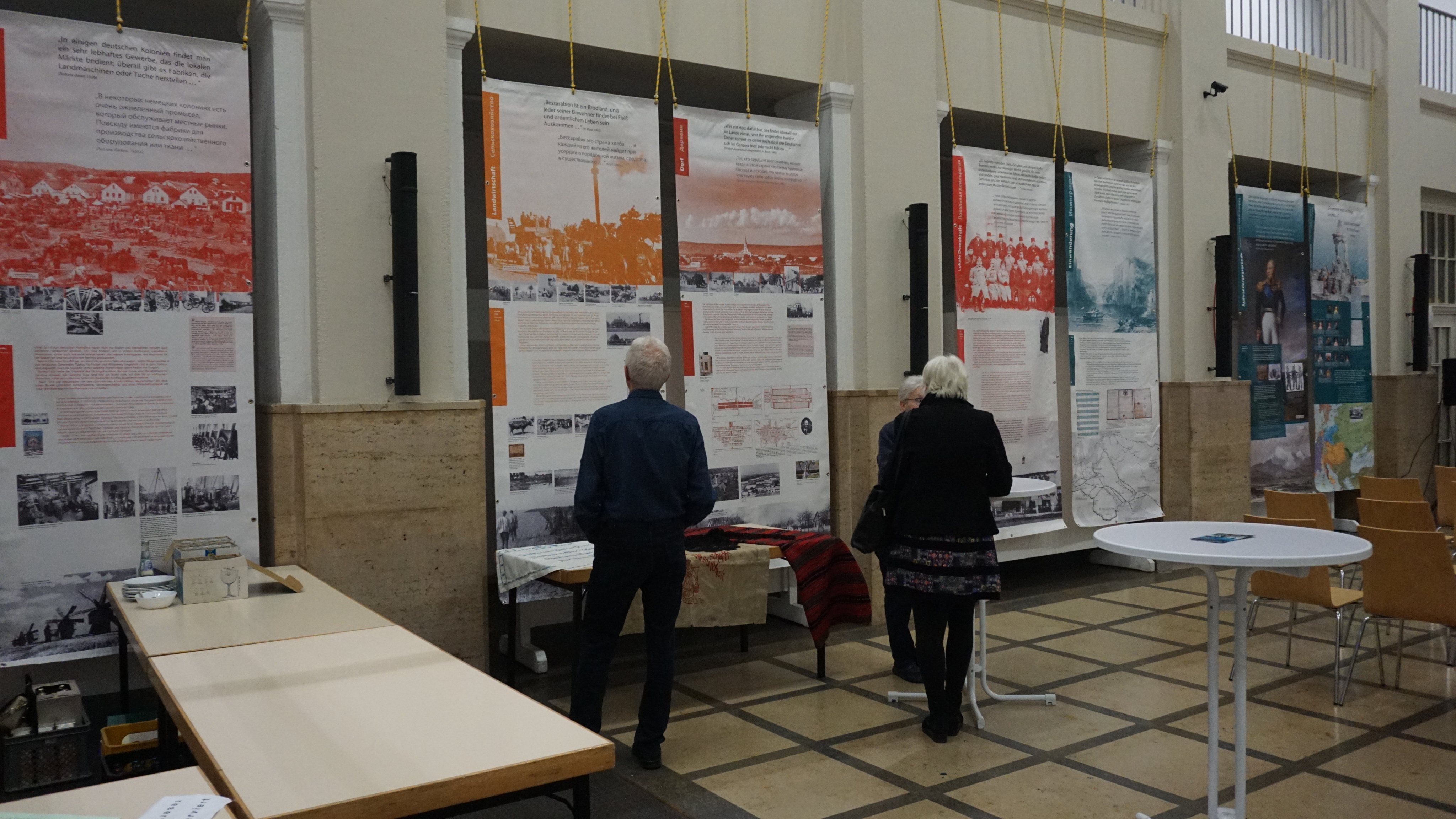 So hingen die Banner im Lichtsaal des Wuppertaler Rathauses