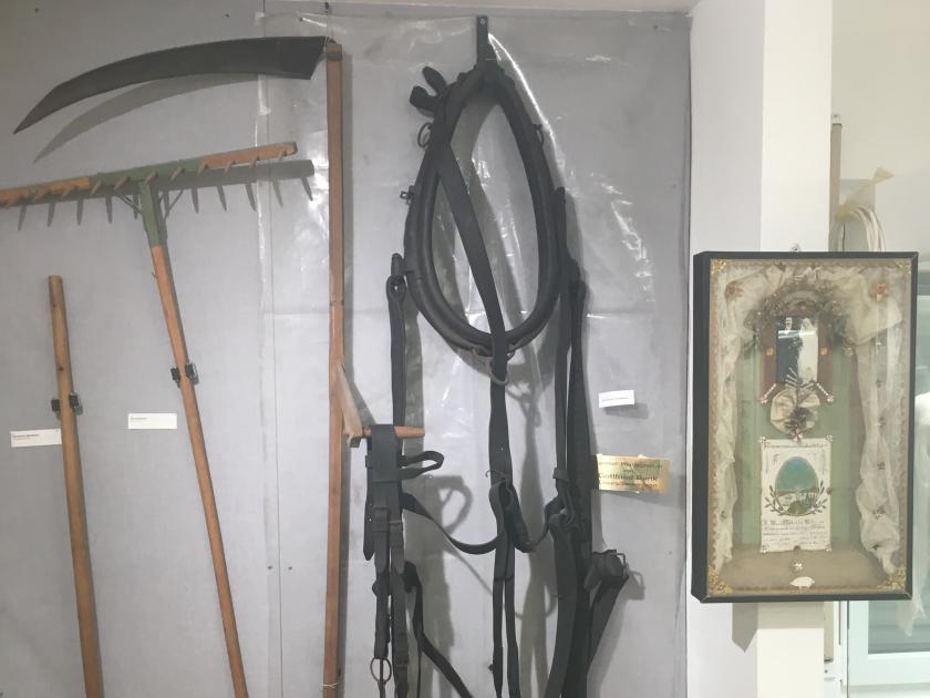 Dort hängt das Kummet im Museum