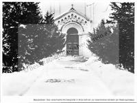  Postkarte - Das verschneite Kirchportal in Arzis