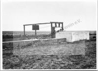  Postkarte - Brunnen auf dem Felde bei Plotzk