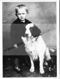  Postkarte - Junge mit seinem treuen Freund, dem Hofhund